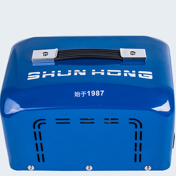 Ergonomic portable carrying handle on Shunhong 2000W-5000W heavy duty voltage converter