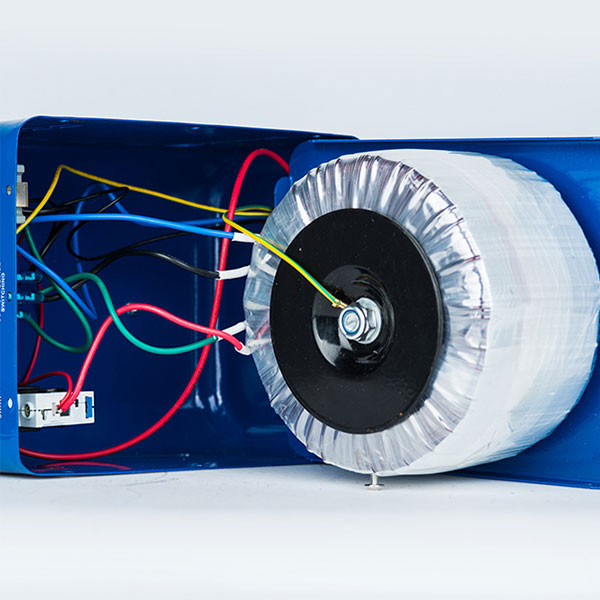 Flame-retardant fireproof housing of Shunhong 110V to 220V heavy duty step up transformer